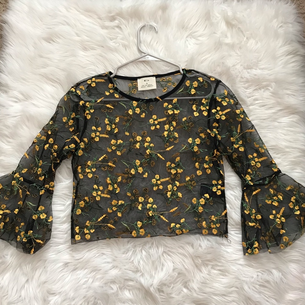 Black and yellow mesh flared sleeve crop top